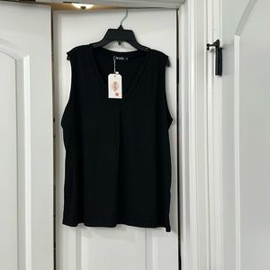 Best fly V-neck black T-shirts with semi pleaded front